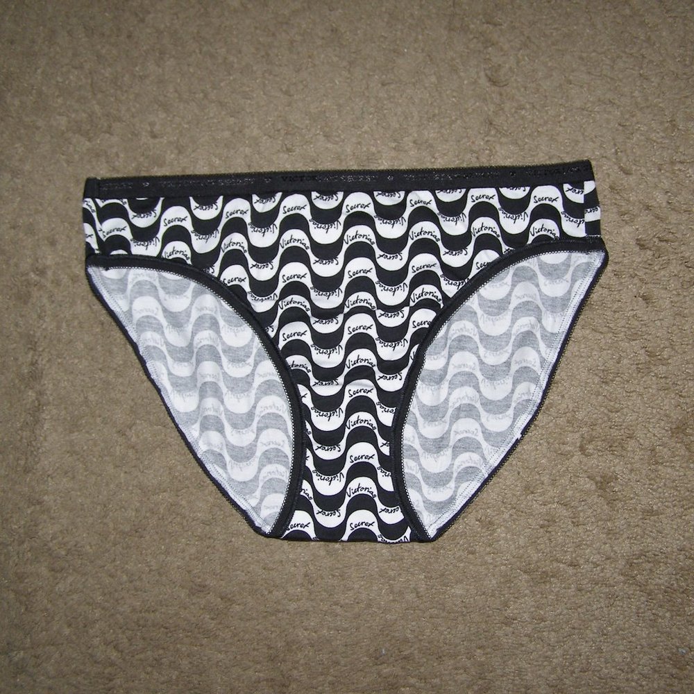 NWOT size M Victoria's Secret Cotton stretch Bikini